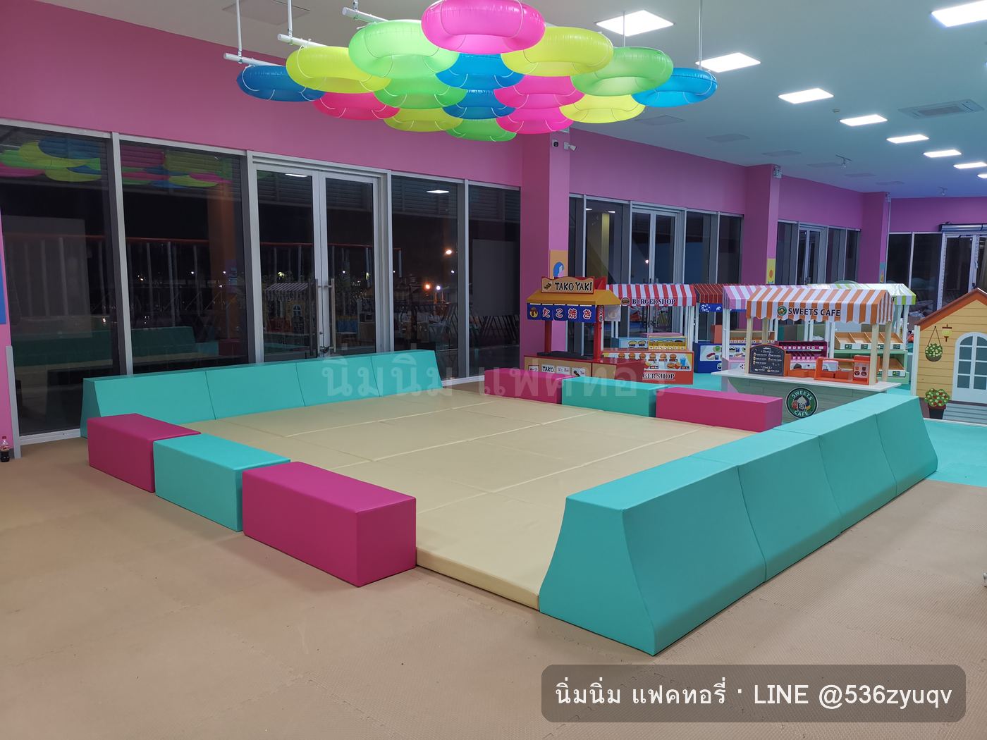 สวนสนุกในห้าง: ลานเล่นและกำแพงนุ่ม